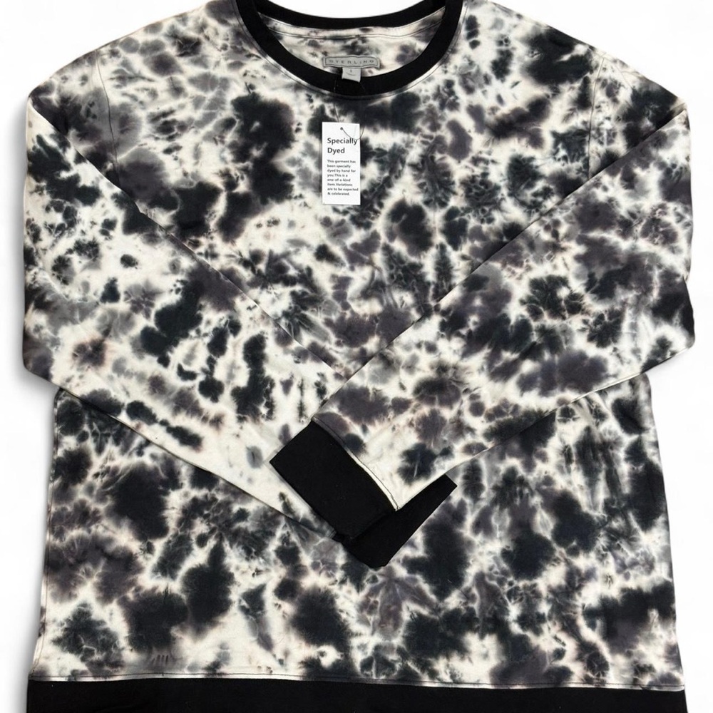 Women’s Black and White Tie-Dye Sweater
